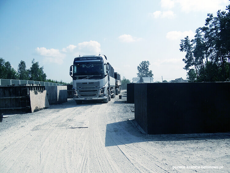 Transport szamb betonowych  w Miłakowie